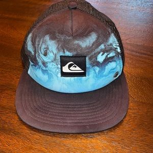 Quiksilver Trucker flat hat. Adjustable. Black with blue wave design.